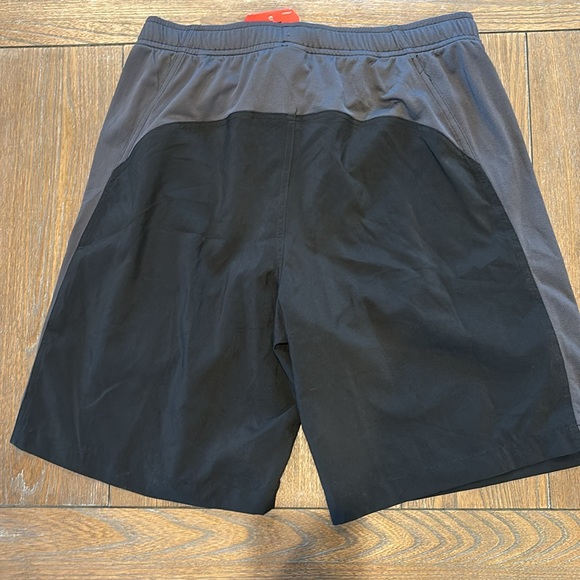 North Face voltage shorts Size Small - Picture 3 of 3
